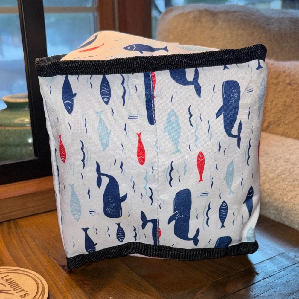 Scout Whale Print lunchbag - Blue, Red, and Black - Picture 3 of 9